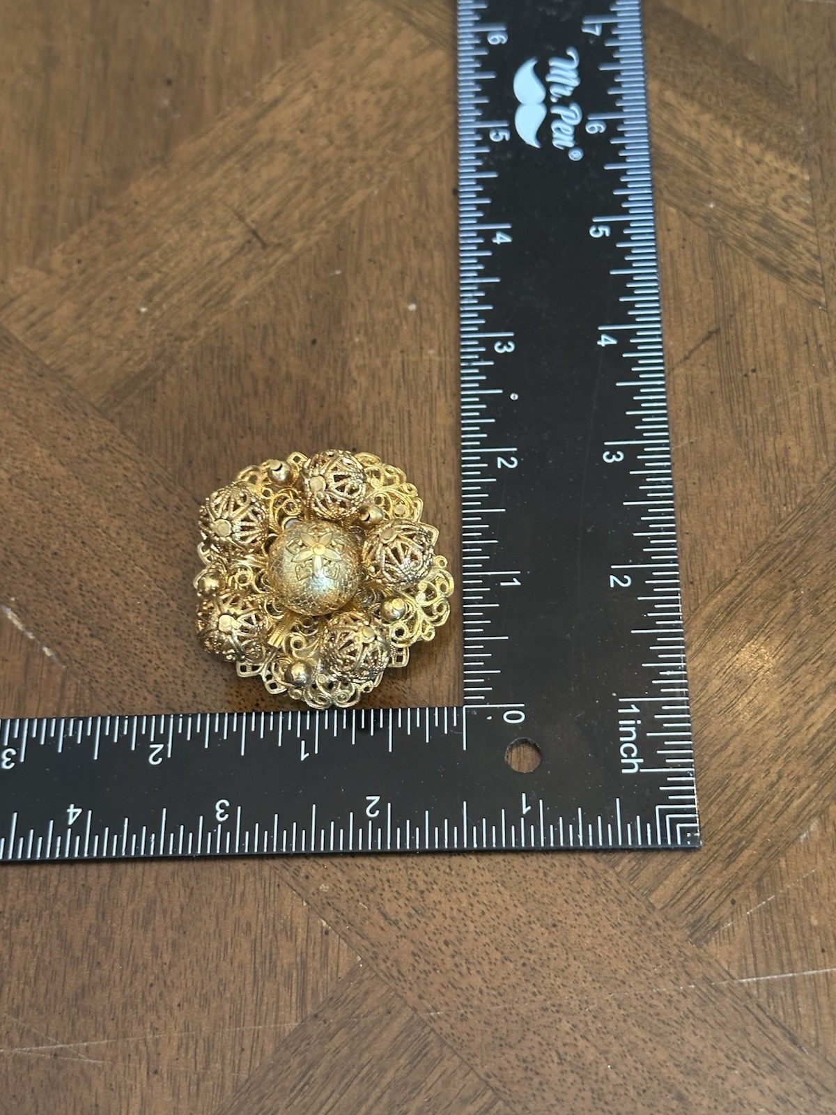 Vintage Mid-Century Round Floral Cluster Brooch Gold Tone Filigree Nice!