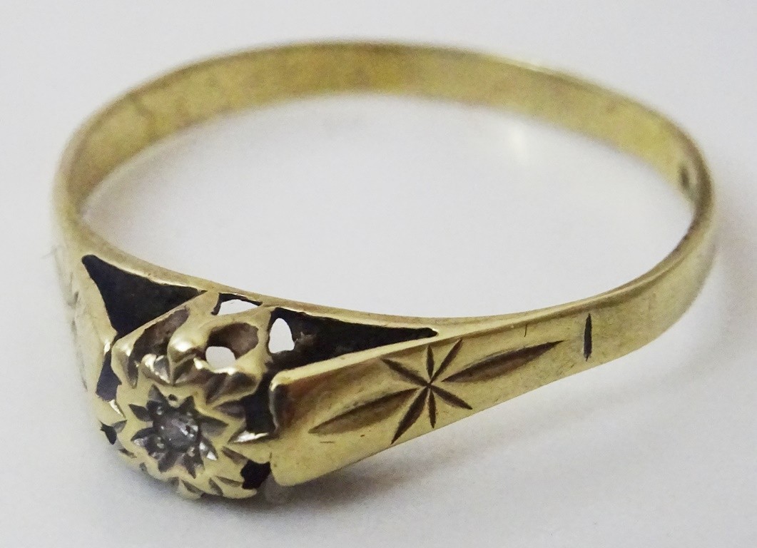 Vintage 9 karat Gold and Diamond Ring