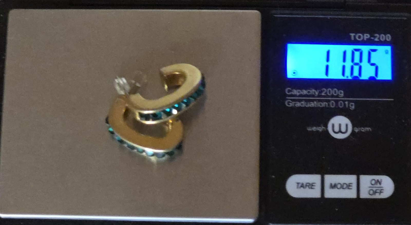 Carolee Vintage Emerald green 1/ 2hoop earrings, gold toned, almost 1″ 6mm wide