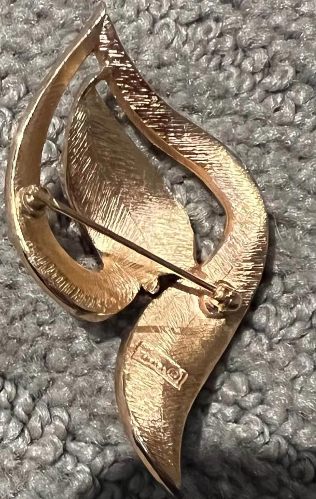 RARE Vintage Trifari Brooch Gold and White Toned in Perfect Condition