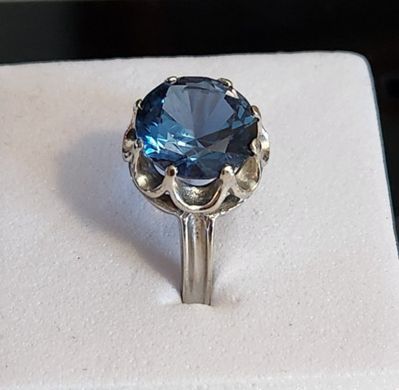 Vtg 10K White Multi Prong set 10 mm London Blue Topaz Ring Size ~6