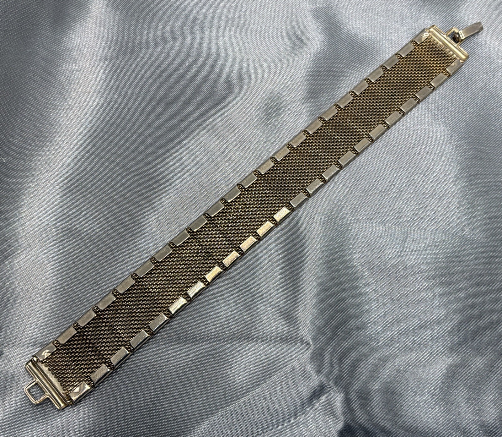 Vintage Floral Etched Panel Link Mesh Back Gold Tone Bracelet 7.25″