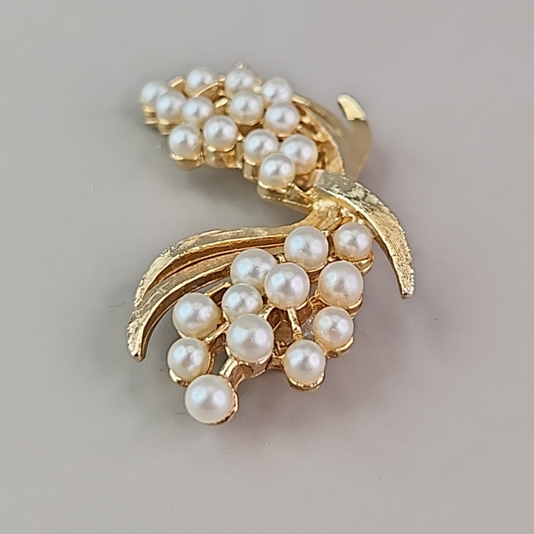 Vintage Arthur Pepper Brooch Imitation Pearls Brushed Gold Tone Ribbons Art 2″