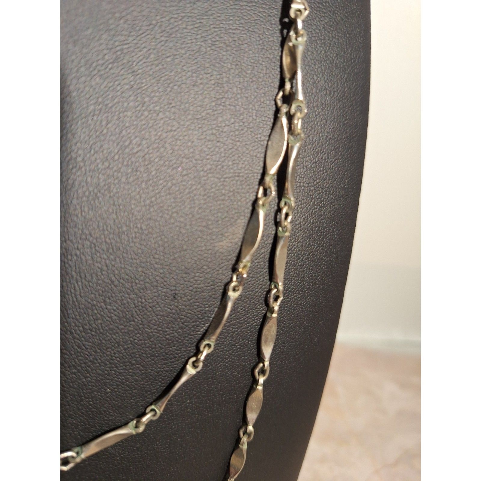 A Vintage Silver Tone Elongated Bar Link Necklace Elegant Minimalist Y2K
