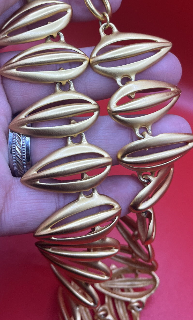 Vintage Anne Klein Signed (AK) Modernist Link gold tone Necklace fantastic 17-18
