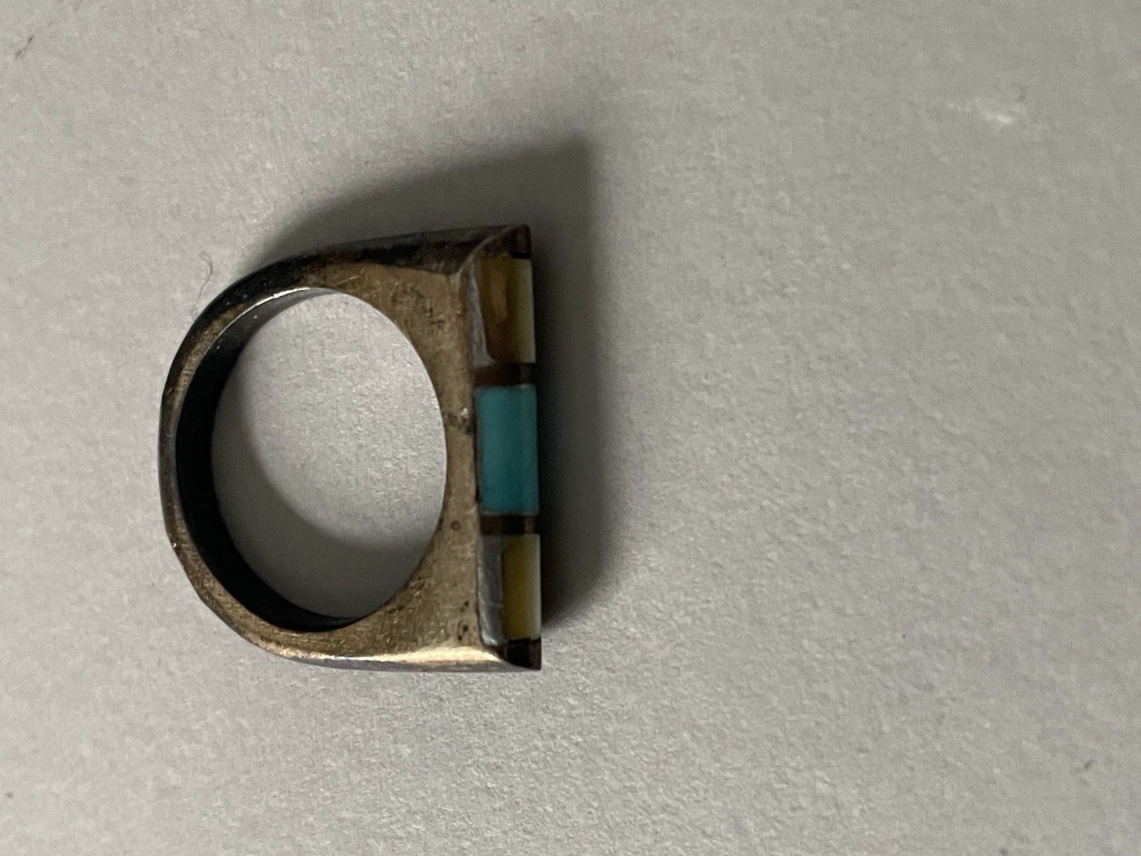 Turquoise & Shell/Stone Inlay Modernist Band Ring Unmarked Silver Tone Size 5.5
