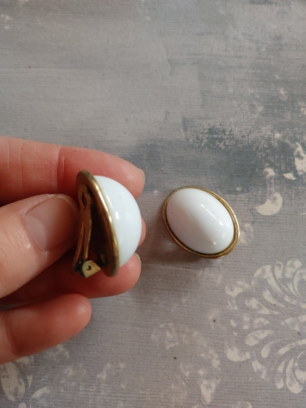 Vintage clip earrings BEC London white oval dome button style 60’s 70’s 80’s MOD