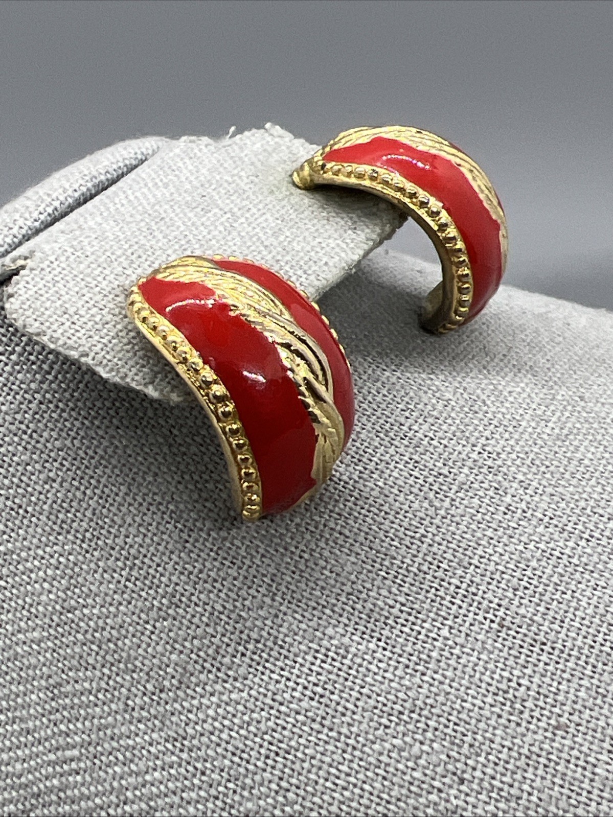Vintage Red Enamel Gold Tone Post Earrings Statement Wavy Twist Design Bold 80s