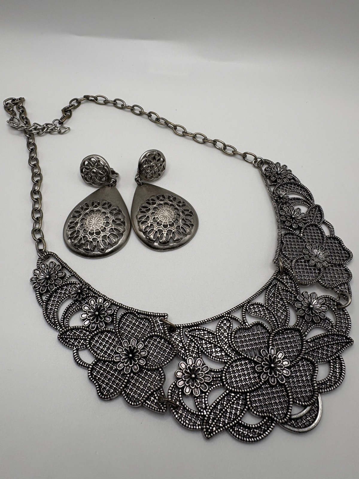 Silver Tone 10″ Vintage Adjustable Necklace & Clip On Earrings Glam Goth
