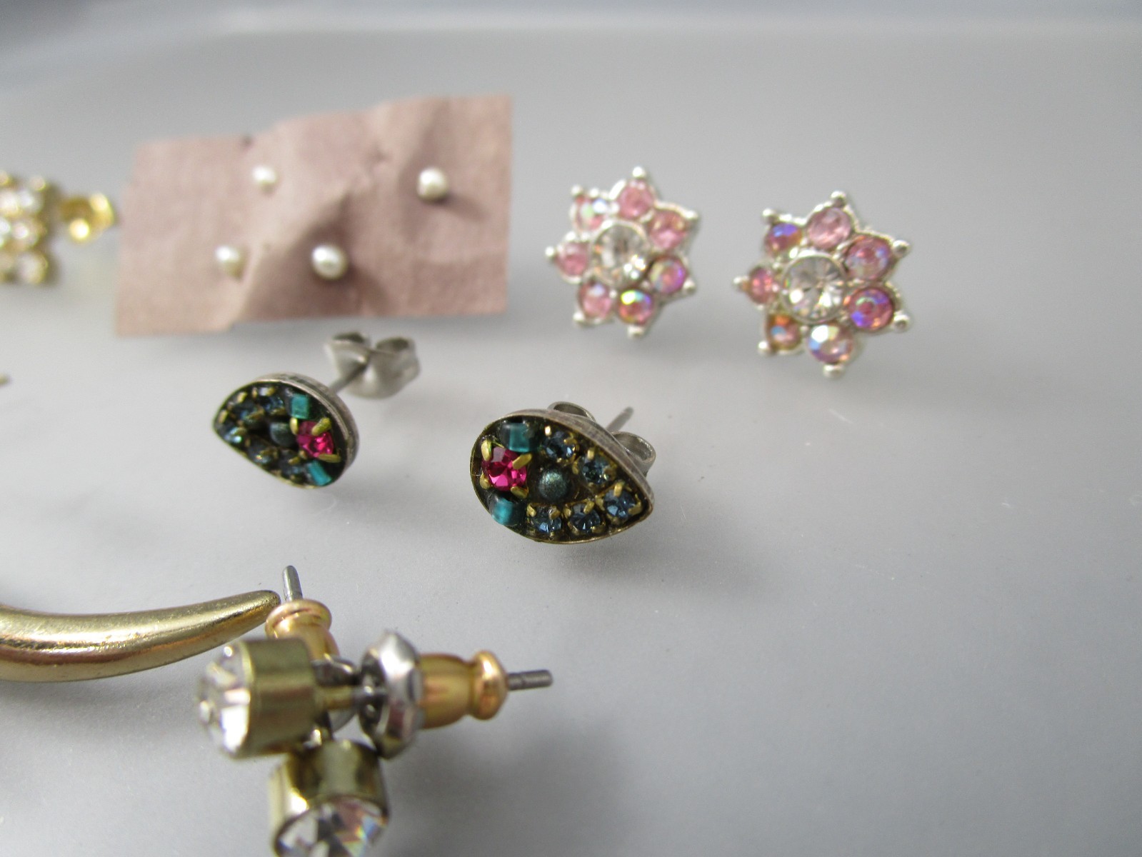 Vtg Mod Retro Varying Colors & Multi Styles LOT of 7 Post Pierced Earrings 152C