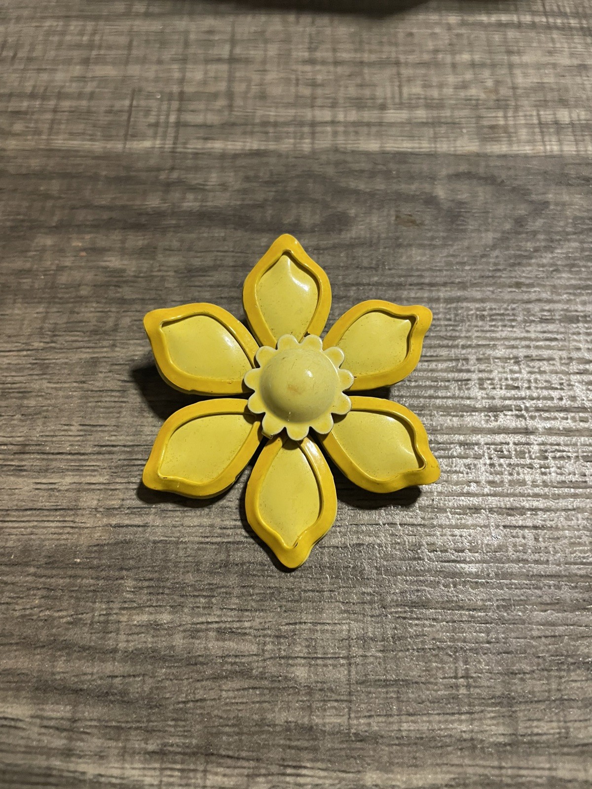 Vintage Floral Brooch Pin Yellow And Green Enamal Beautiful! VTG.