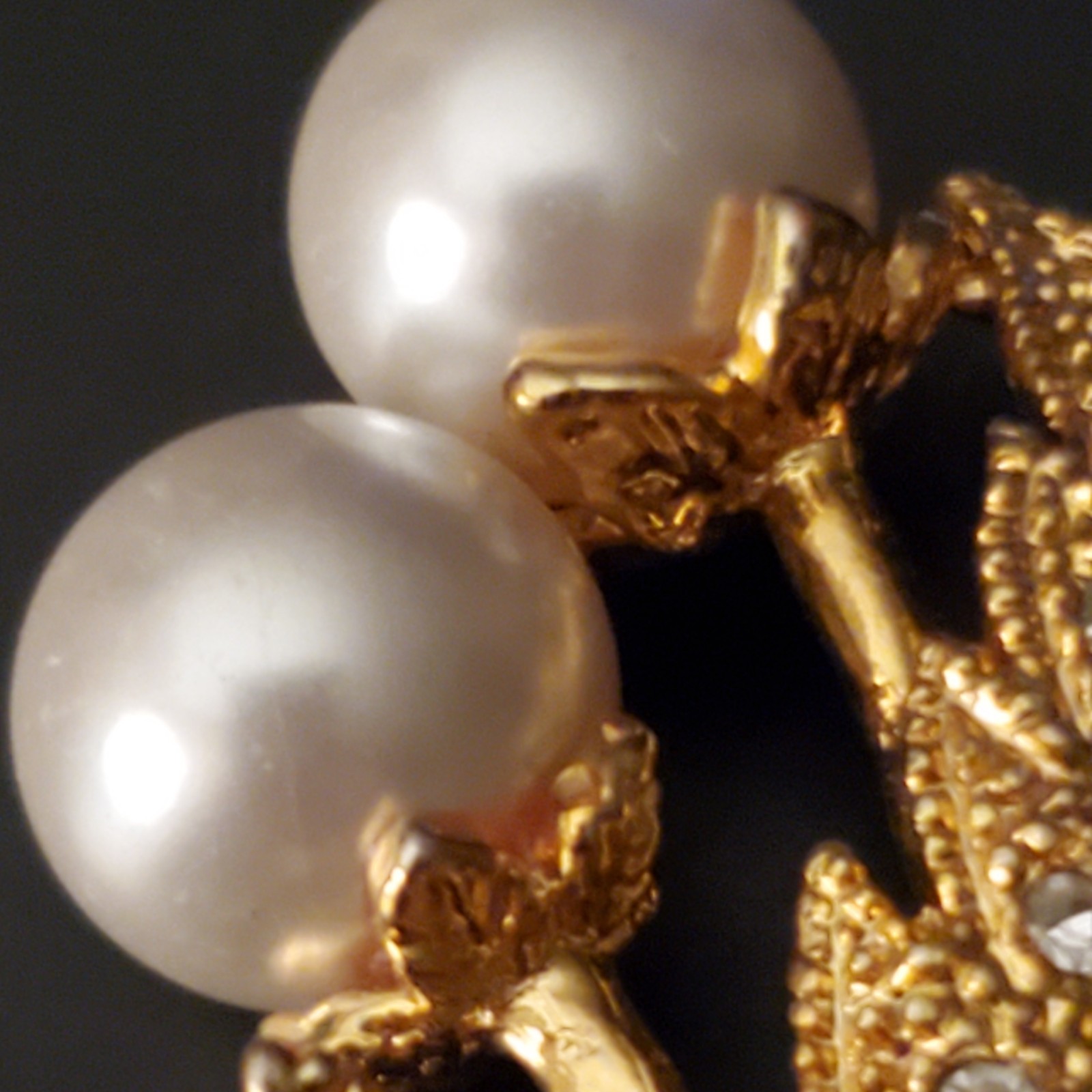 Vintage Goldtone Pin Faux Pearl and Rhinestone Leaf Shape Brooch 1 1/2 inch EUC