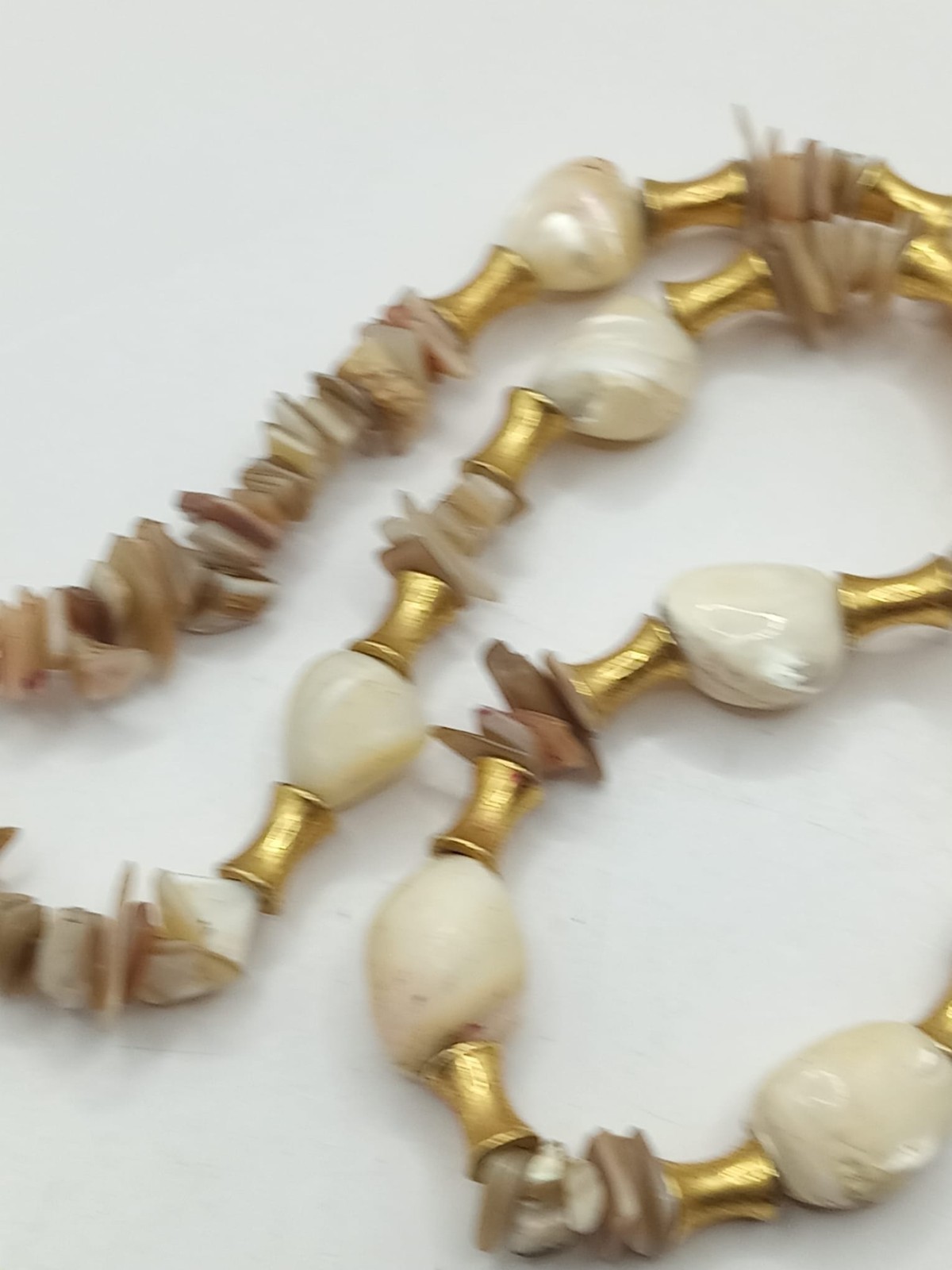 Natural Mother Pearl Shell Chunky Statement Necklace 45cm 50g Brass Accent Art