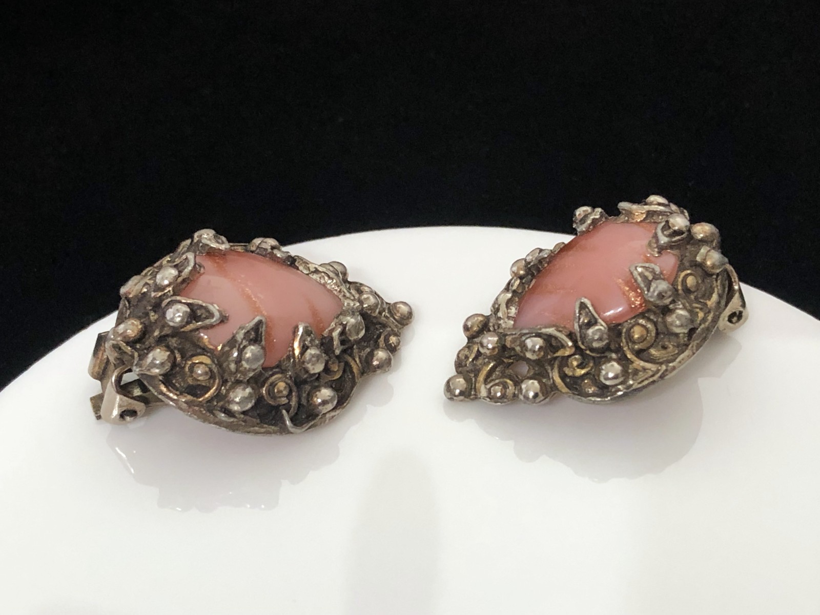 Vintage 1960s MCM Brutalist Pink & Gold Fleck Art Glass Clip-On Earrings