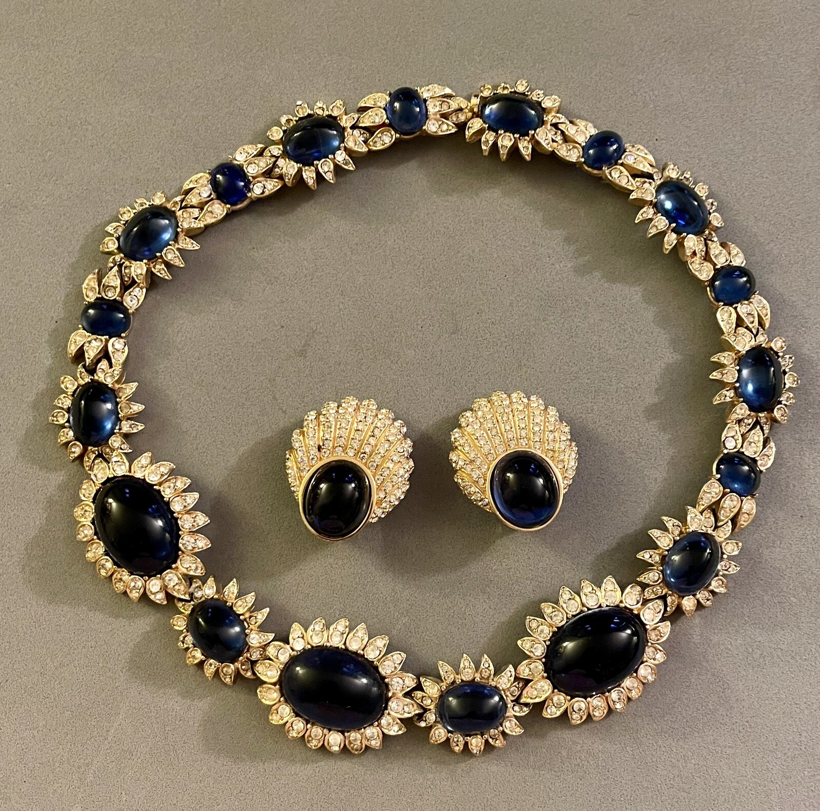 Vintage CINER Gripoix Glass Cabochon Rhinestone Gold Tone Necklace Earrings Set