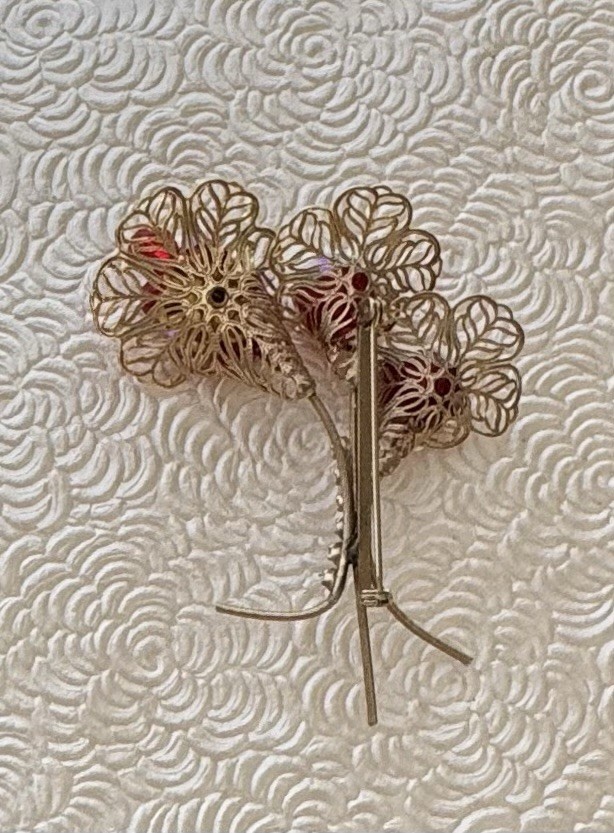 Vintage filigree flower gold tone metal