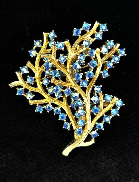 VTG Signed CROWN TRIFARI BLUE AB Rhinestone BRANCH CORAL Motif Pin Brooch 2.5″ L