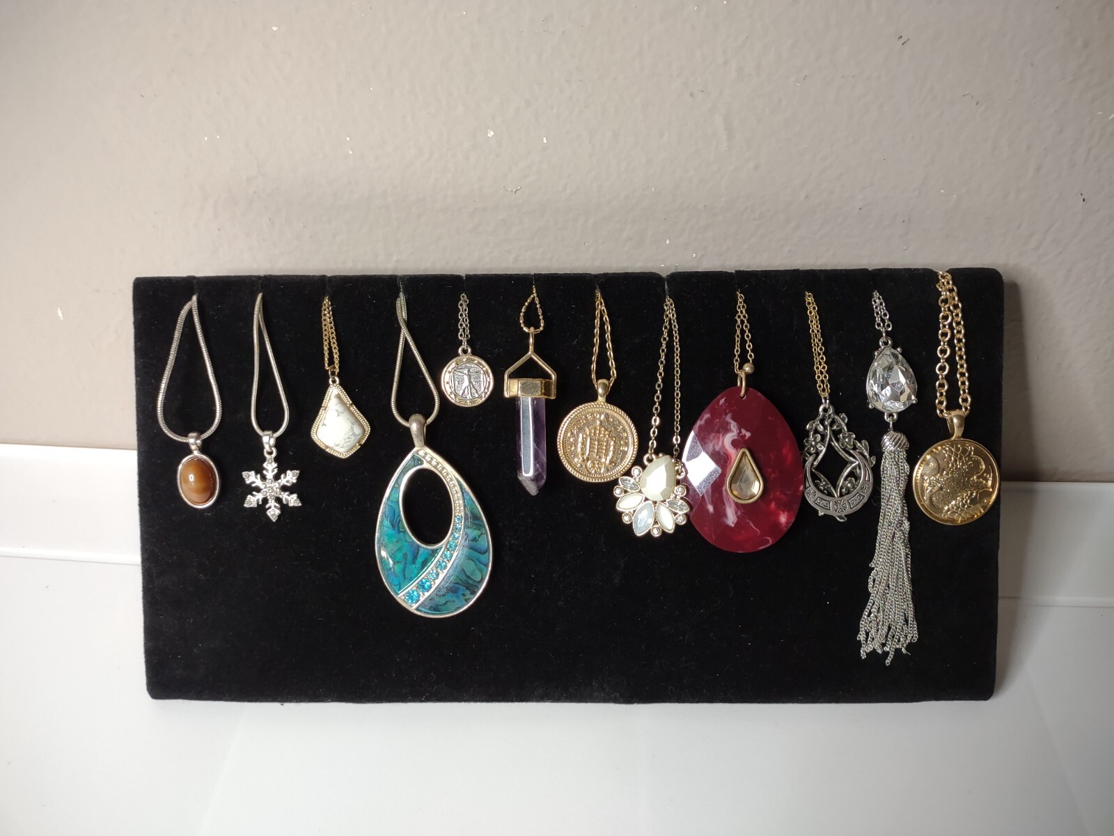 Lot Of 12 Pendant Necklaces Snowflake, Crystal, Tassel, Multicolor Lot P19