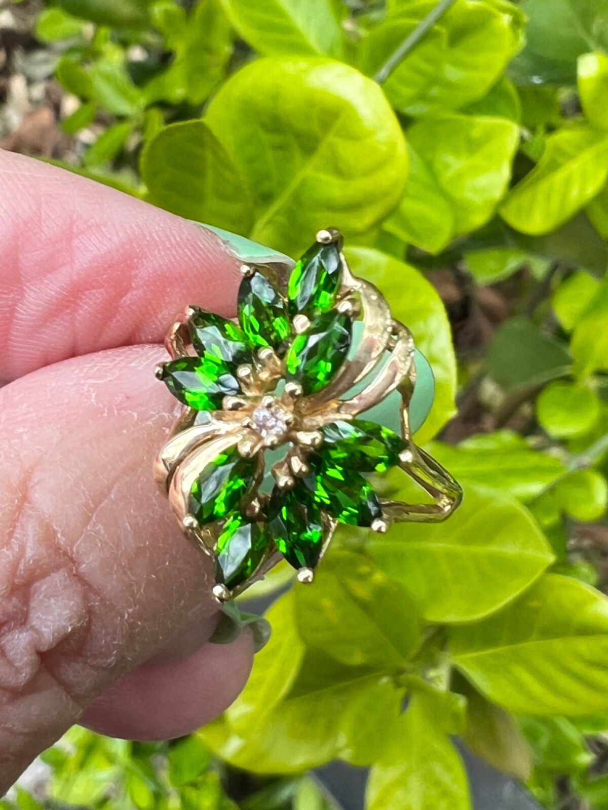 VINTAGE 14K YELLOW GOLD VIVID GREEN CHROME DIOPSIDE DIAMOND COCKTAIL RING