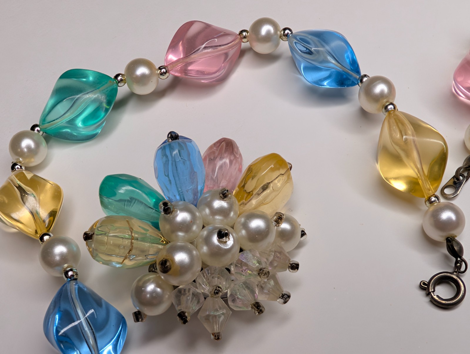 Vtg Multi-Color Pastel Lucite Necklace Earring Set Faux Pearl Mid-Century