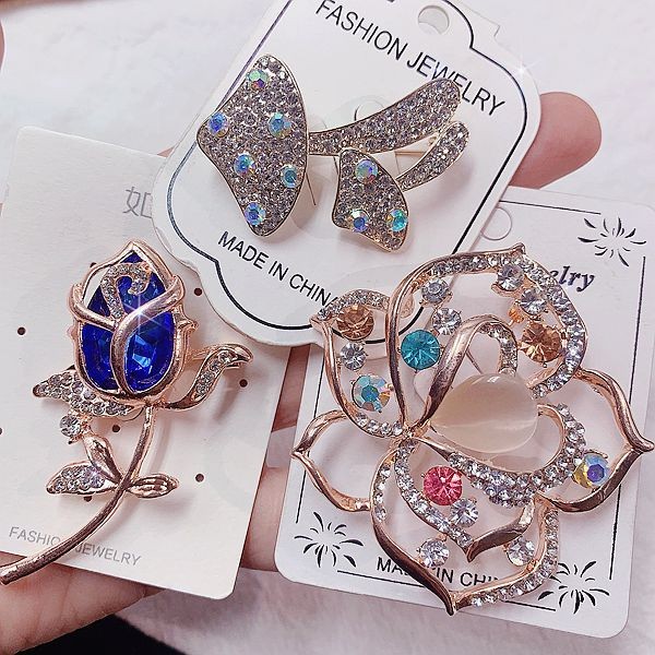 20Pcs Wholesale Brooch Pins Lot Random Rhinestone Crystal Flower Scarf Buckle