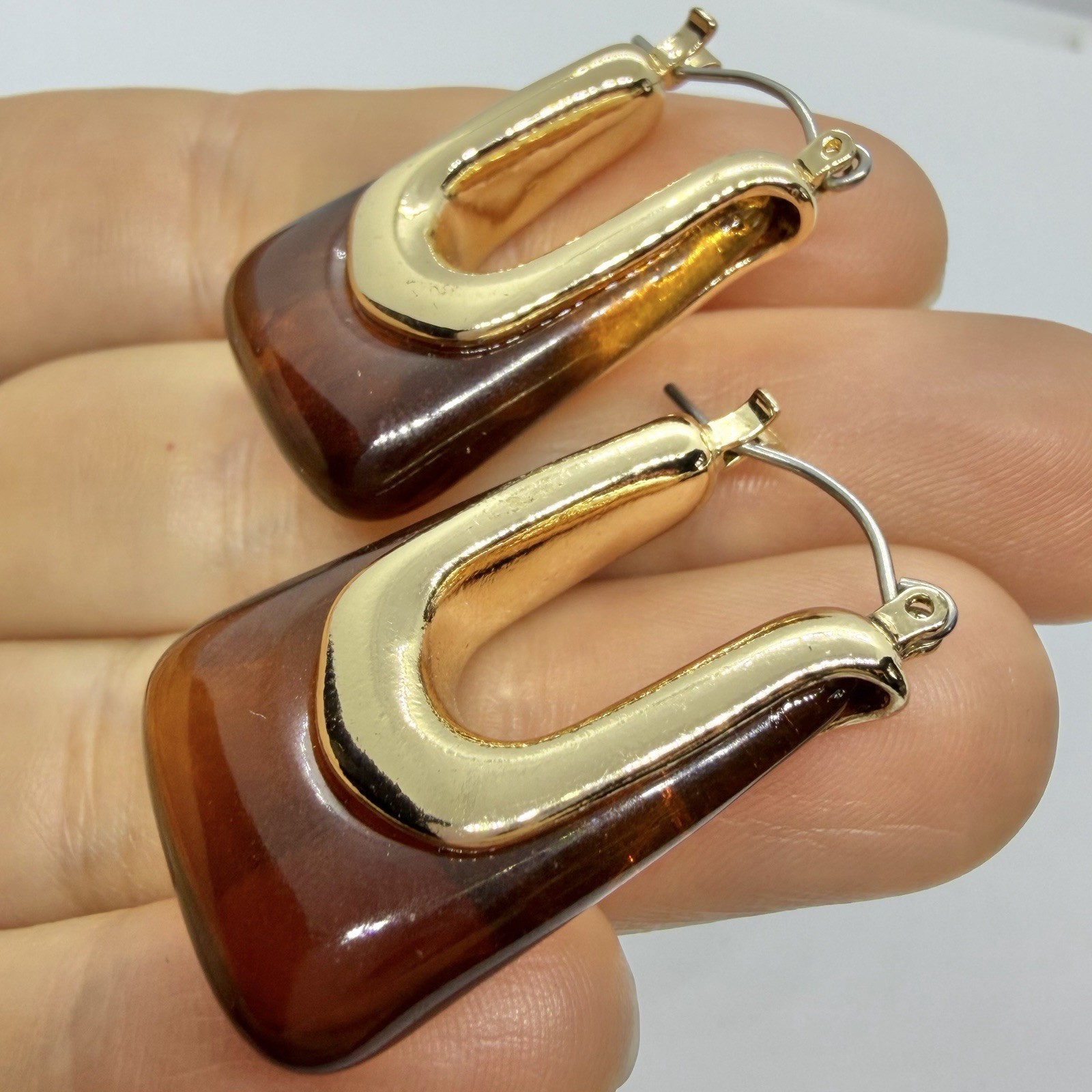Vtg Amber Resin Chunky Saddle Hoop Statement Boxy Drop Earrings Goldtone Post