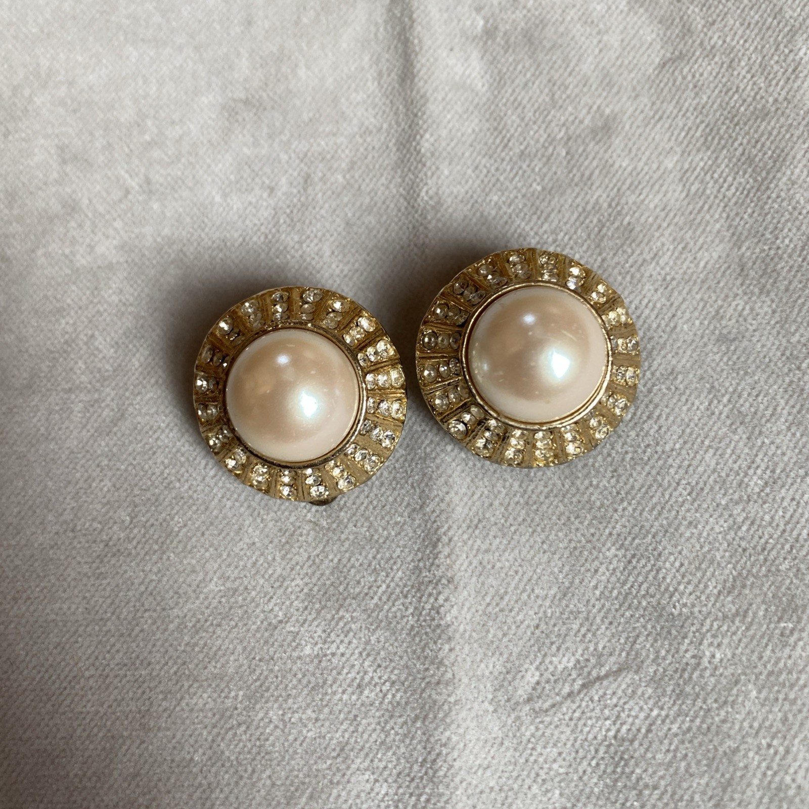 Vintage signed Gay Boyer Rhinestone Pearl Gold Toned Clip Earrings