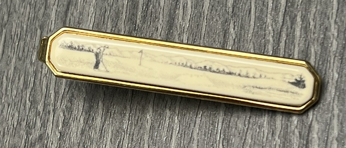 Vintage SWANK Men’s Gold Tone Golf Scene Tie Clip Bar in Original Box