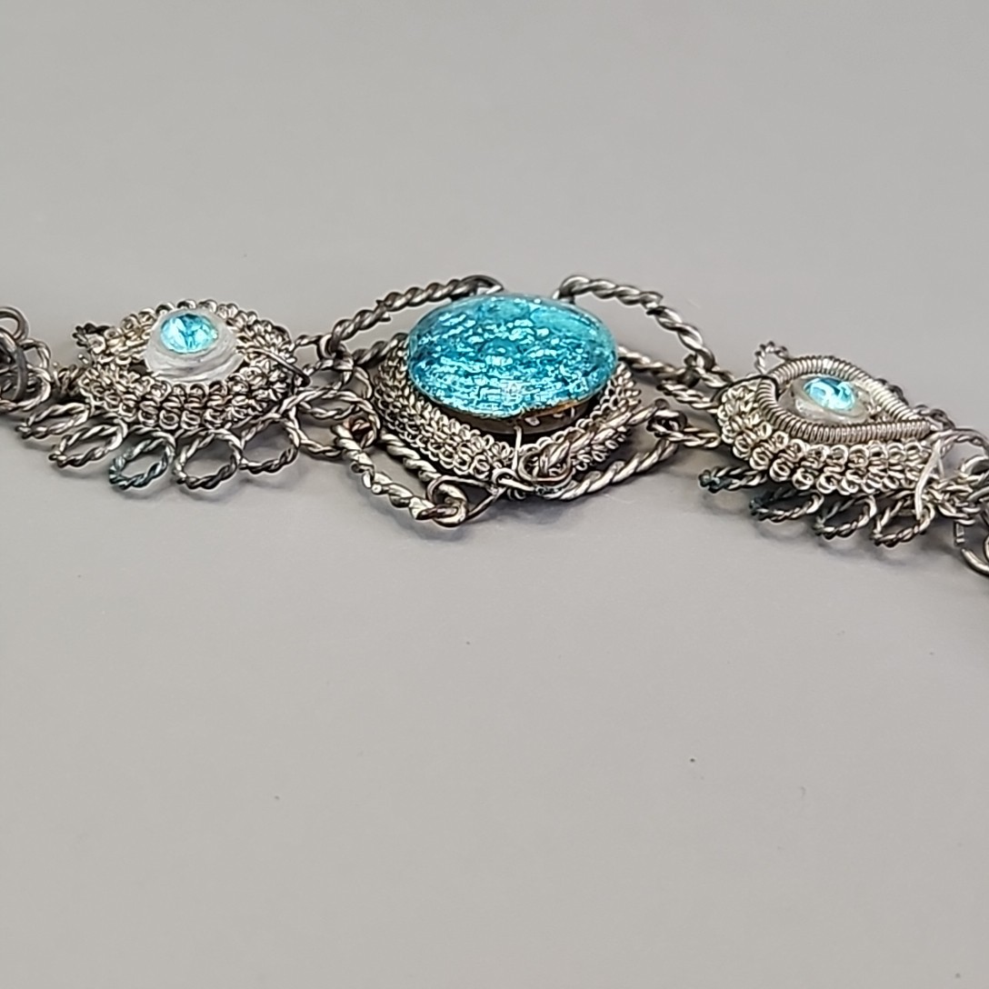 Vintage Mexican Wire Wrapped Bracelet Silver Plated Cannetille Blue Glass 6.5″