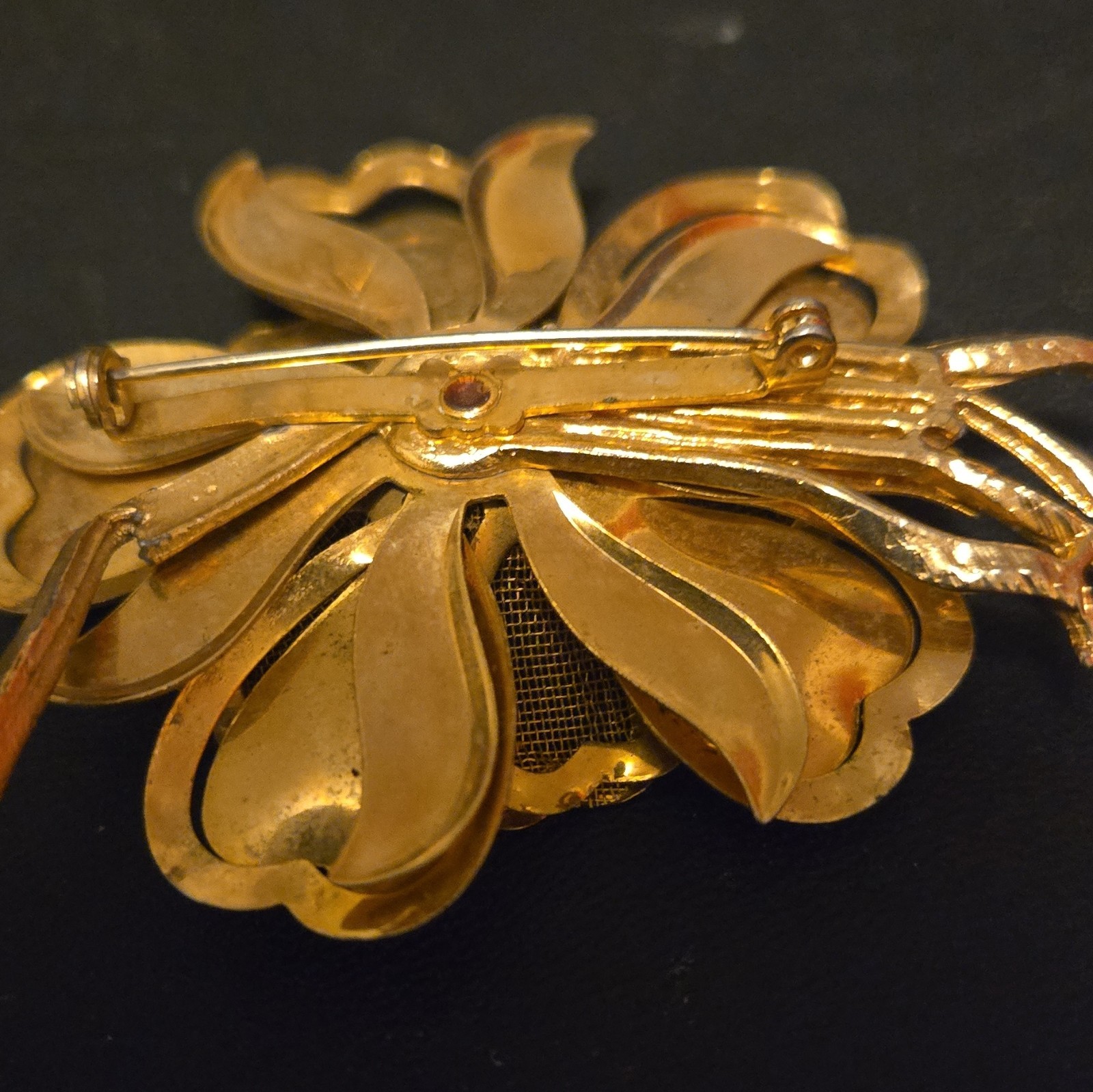 Vtg Gold Tone Flower Brooch Pin w/ Heart Petals, Pink Rhinestone Center