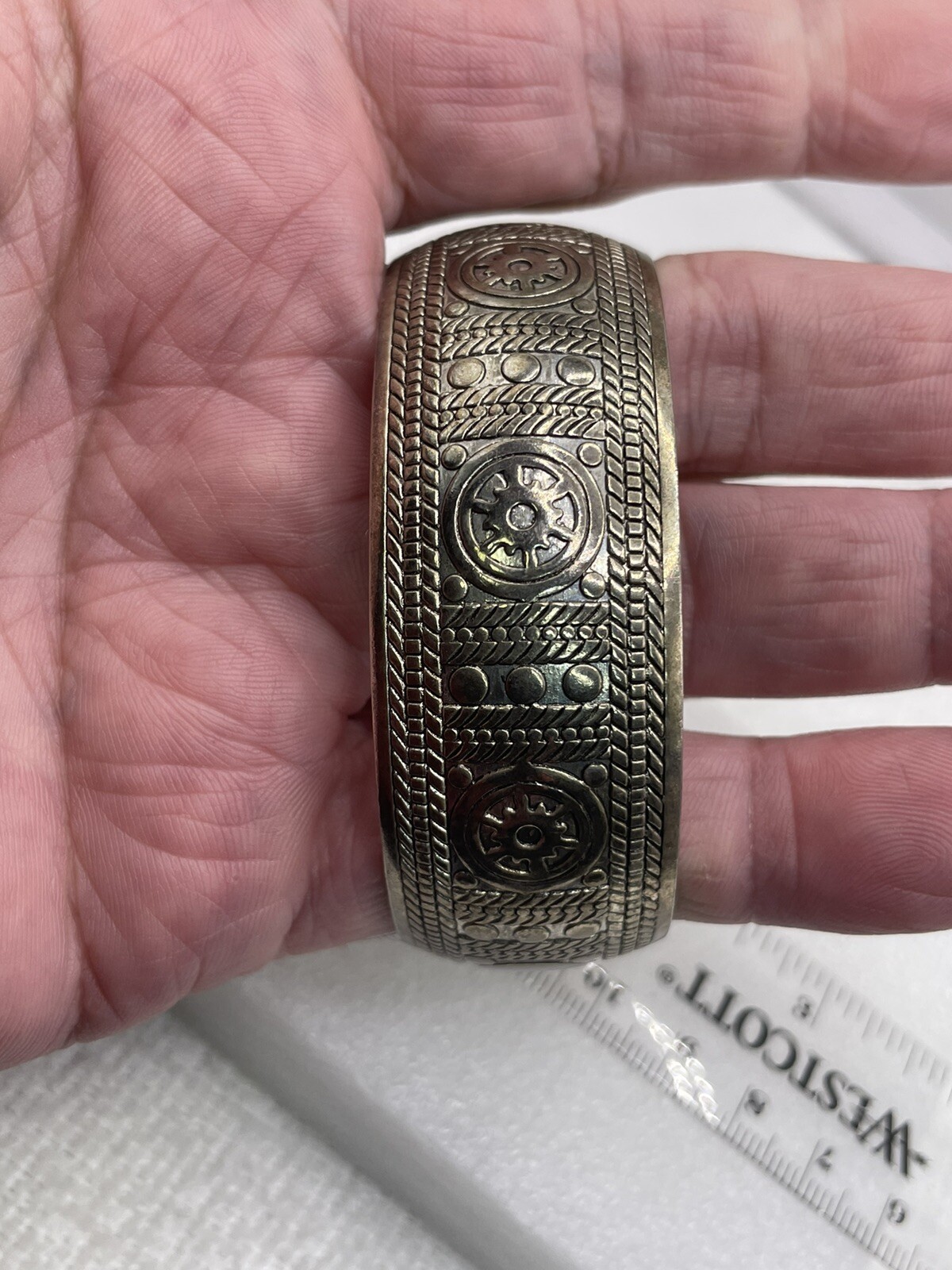 Vintage Art Deco, Tribal Designed 24mm Large Silver Tone Wide Cuff Bracelet 8″