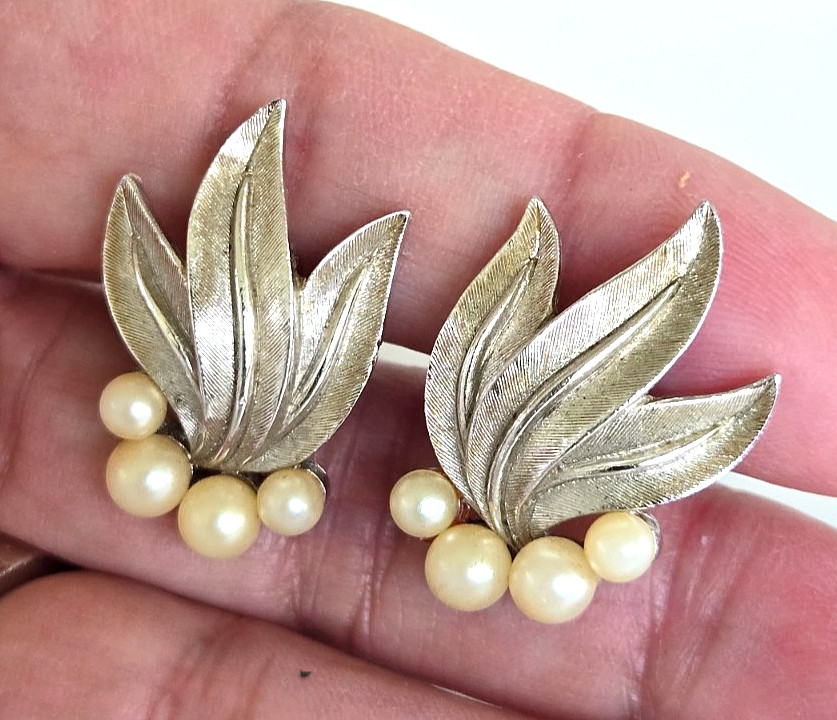 Vintage Trifari Faux Pearl Leaf Design Silver Tone Clip Earrings 1-1/8″
