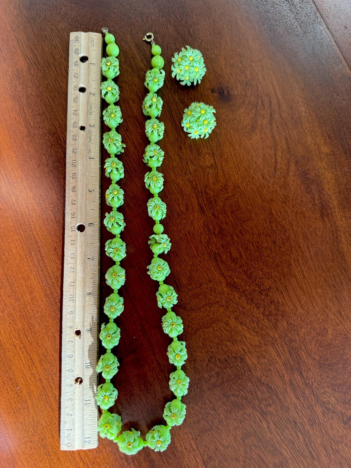 50’s 60’s Vtg Electric Apple Green Plastic Daisy Necklace Clip On Earrings Set