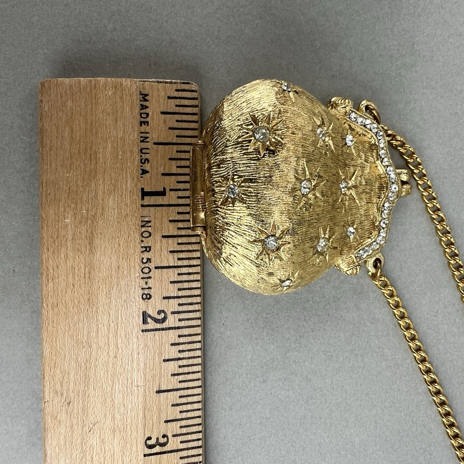 Vintage Purse Necklace Locket Pill Box Gold Tone Rhinestone q3z