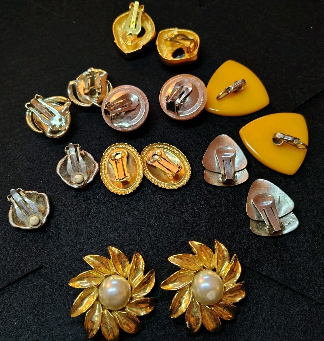 Vintage 60s 80s 8 Pairs Clip On Earrings Flower Bakelite Metal Costume B25