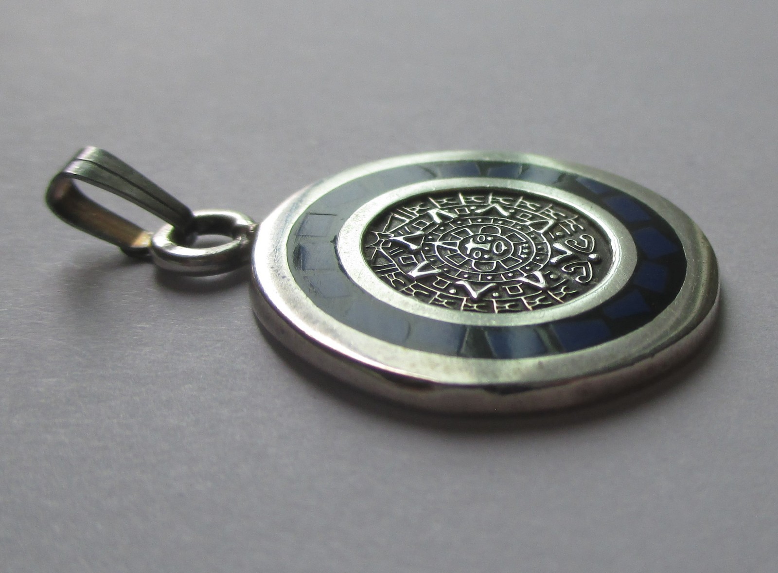 VINTAGE STERLING SILVER ENAMEL INLAY MEXICO AZTEC MAYAN CALENDAR PENDANT CHARM