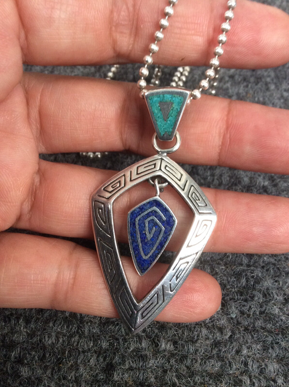 Beautiful Carolyn Pollack sterling silvet 925 stone inlay pendant necklace