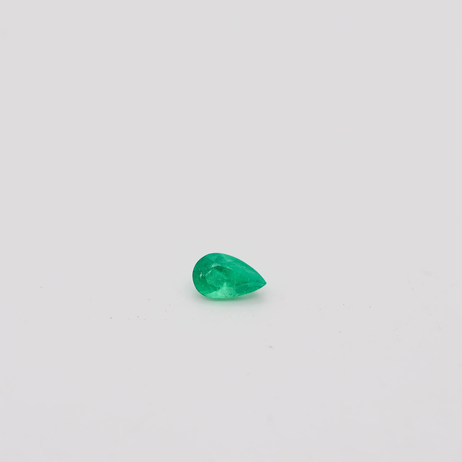 CERTIFIED Emerald Pear Shaped Vivid Green 1.91 Carats AGL-1127036