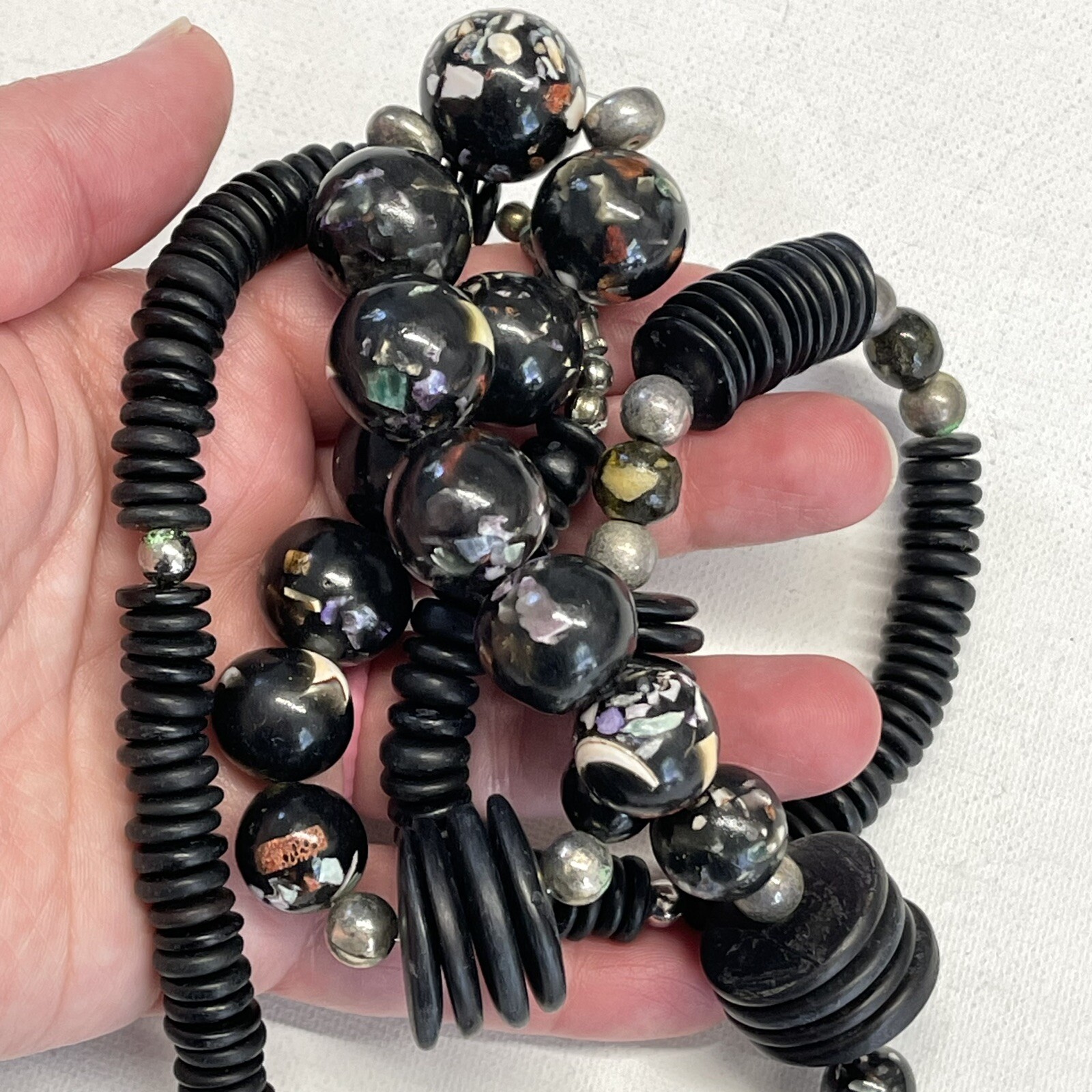 Vintage Black Inlay Shell Coral Round Acrylic Wood Disc Bead Necklace 80s 28″
