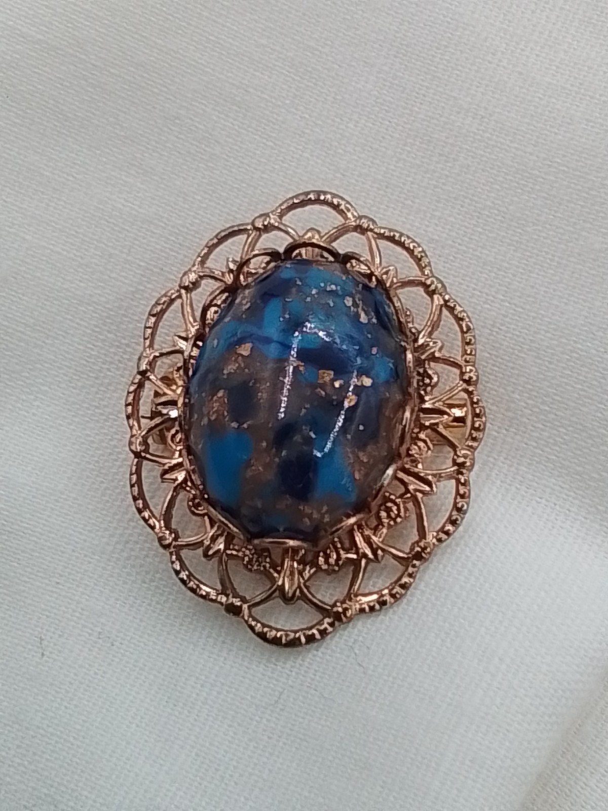 BLUE & GOLD FOIL ART GLASS CABOCHON SET IN FILIGREE FRAME VINTAGE ESTATE PIECE