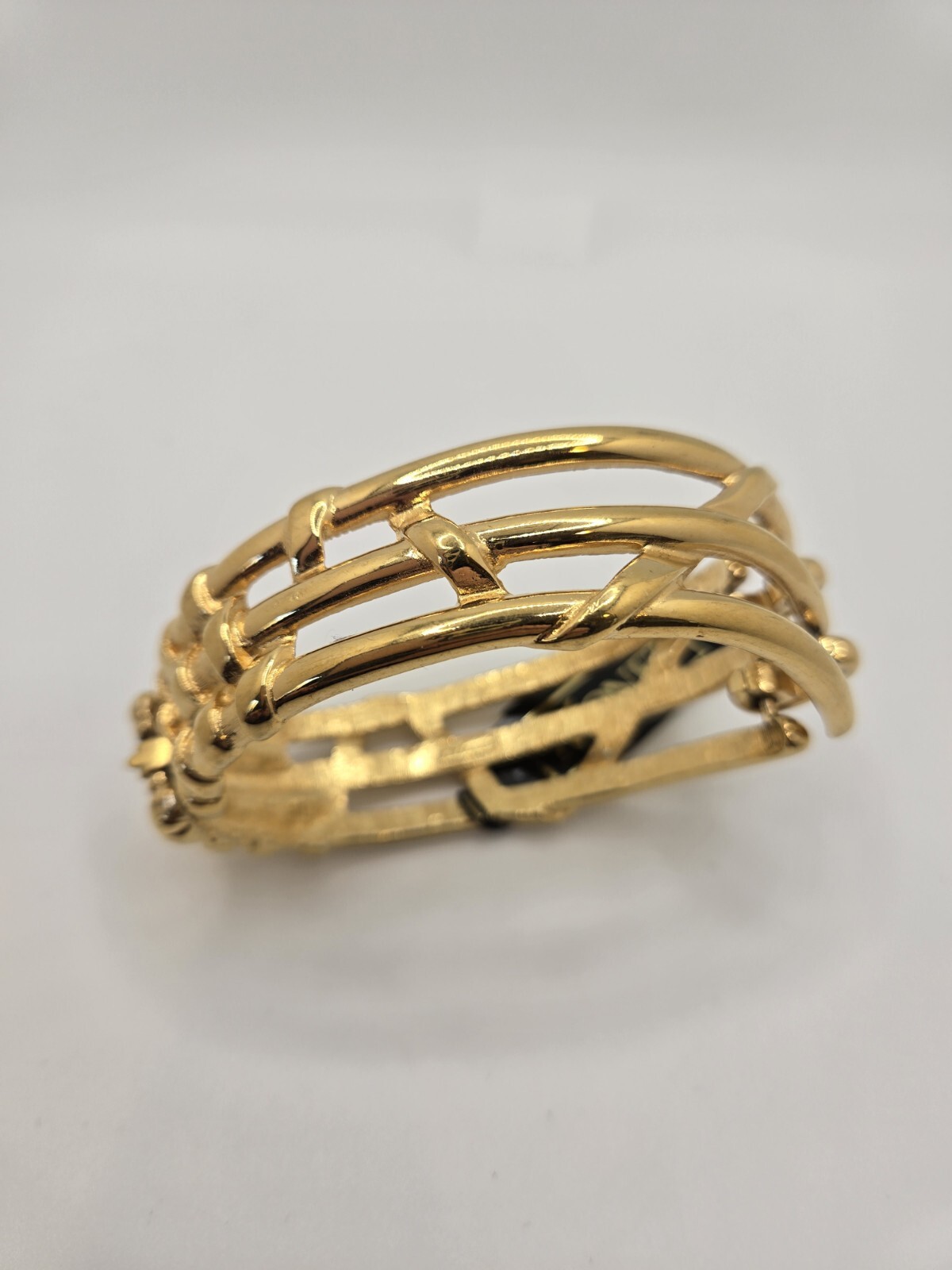 Signed Vintage MONET Hindged Polished Gold Tone Bracelet