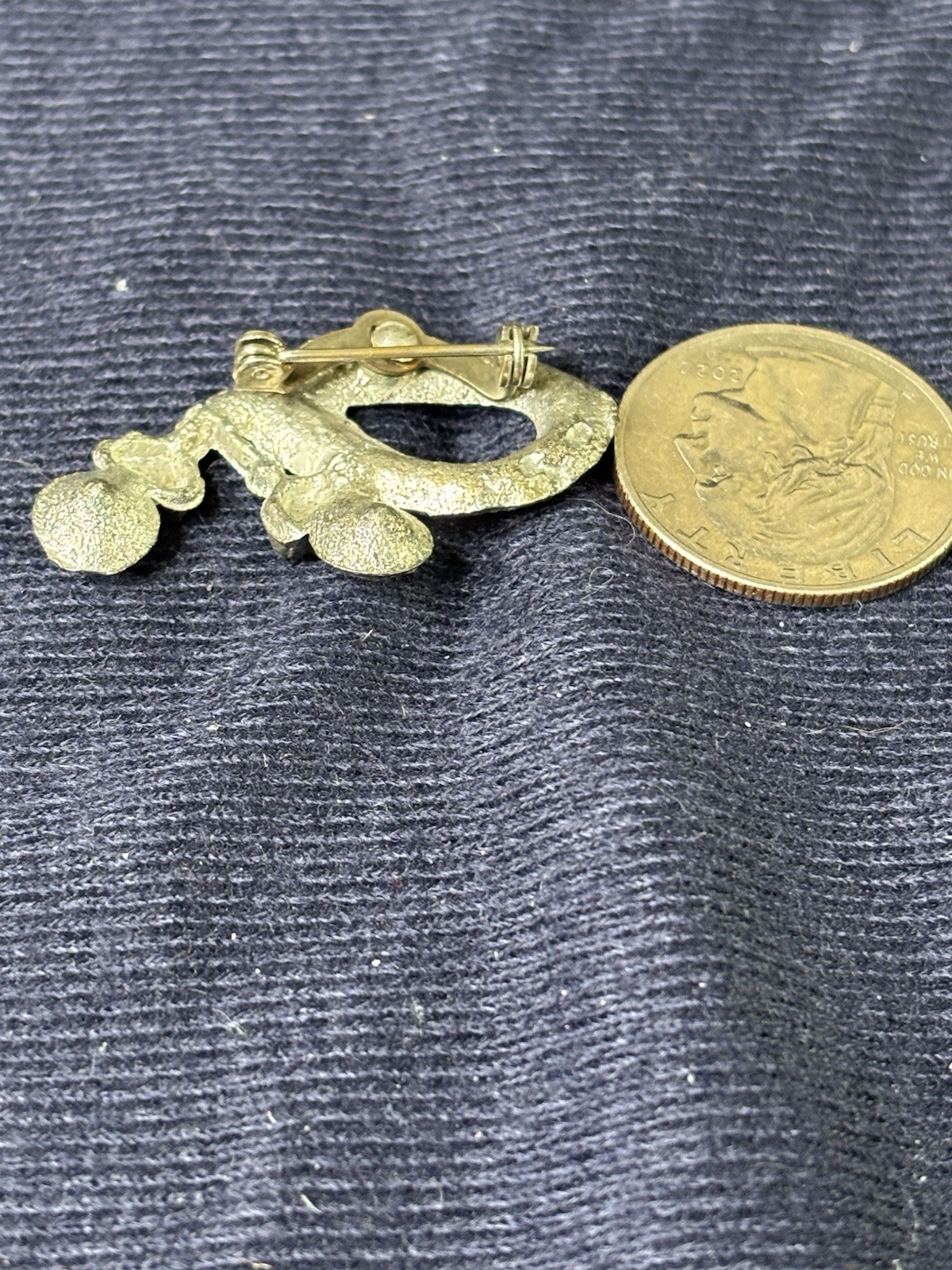 Vintage/Antique Brooch With Ribbon Design Lined With Clear Rhinestone Crystals