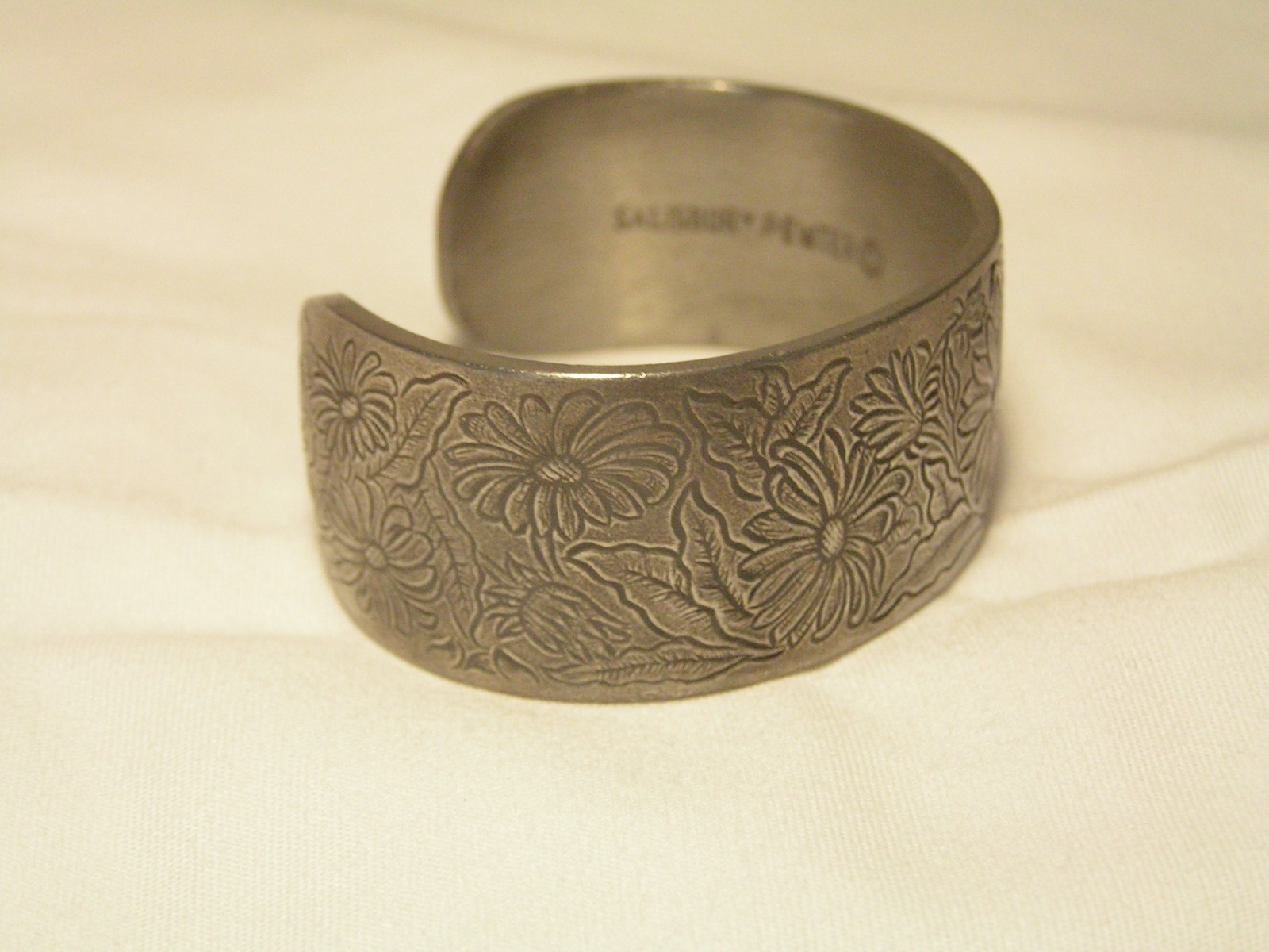 …Vintage SALISBURY Pewter April Flowers & Leaves Cuff Bracelet…