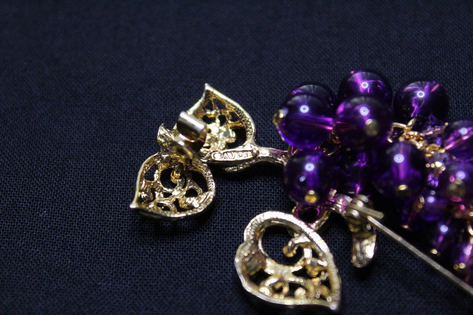 Vintage Avon Grape Cluster Brooch Pin Purple Beads Gold Tone Filigree Leaves