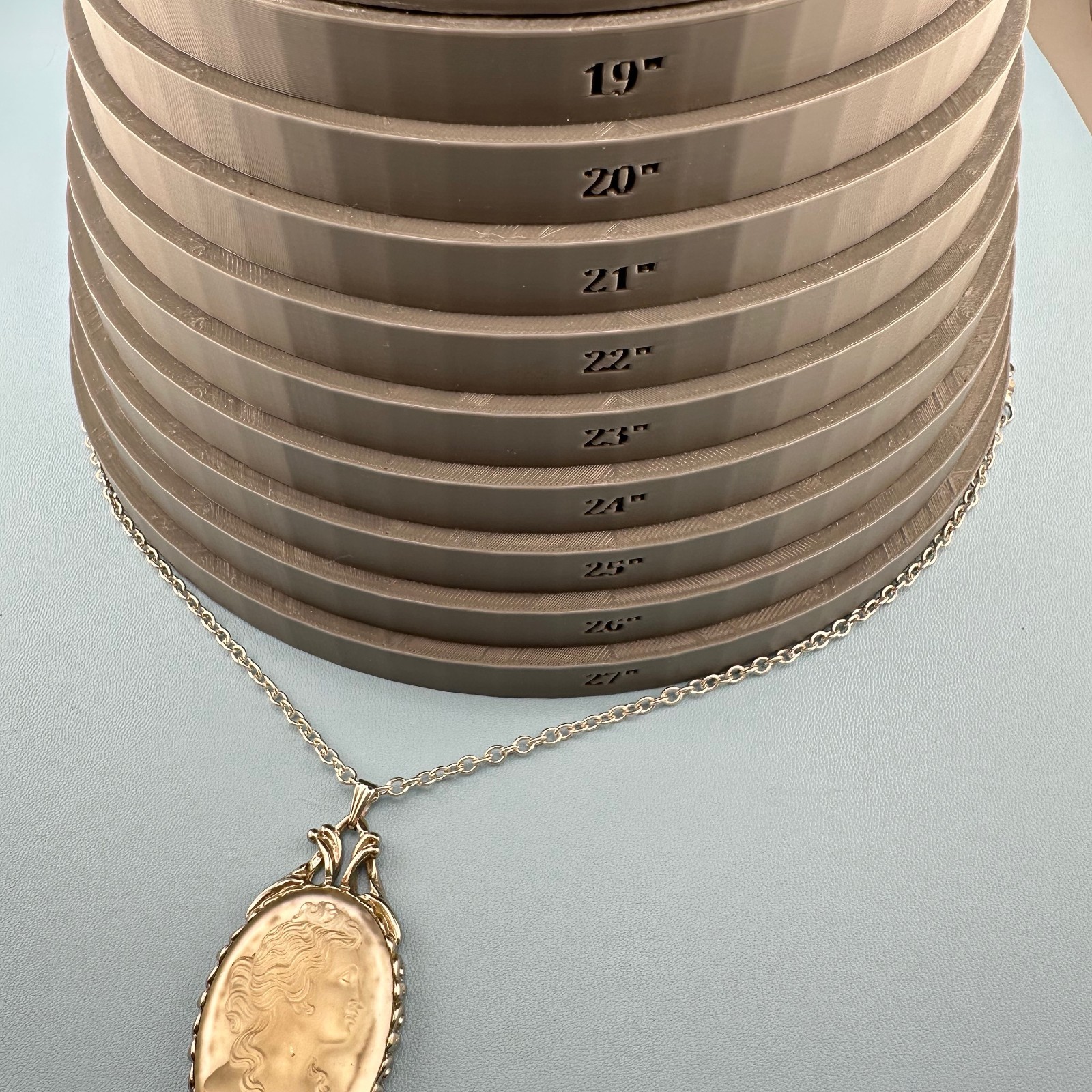 Vintage Frosted Opaque Glass Cameo Pendant Necklace Silver Tone Off White 28″