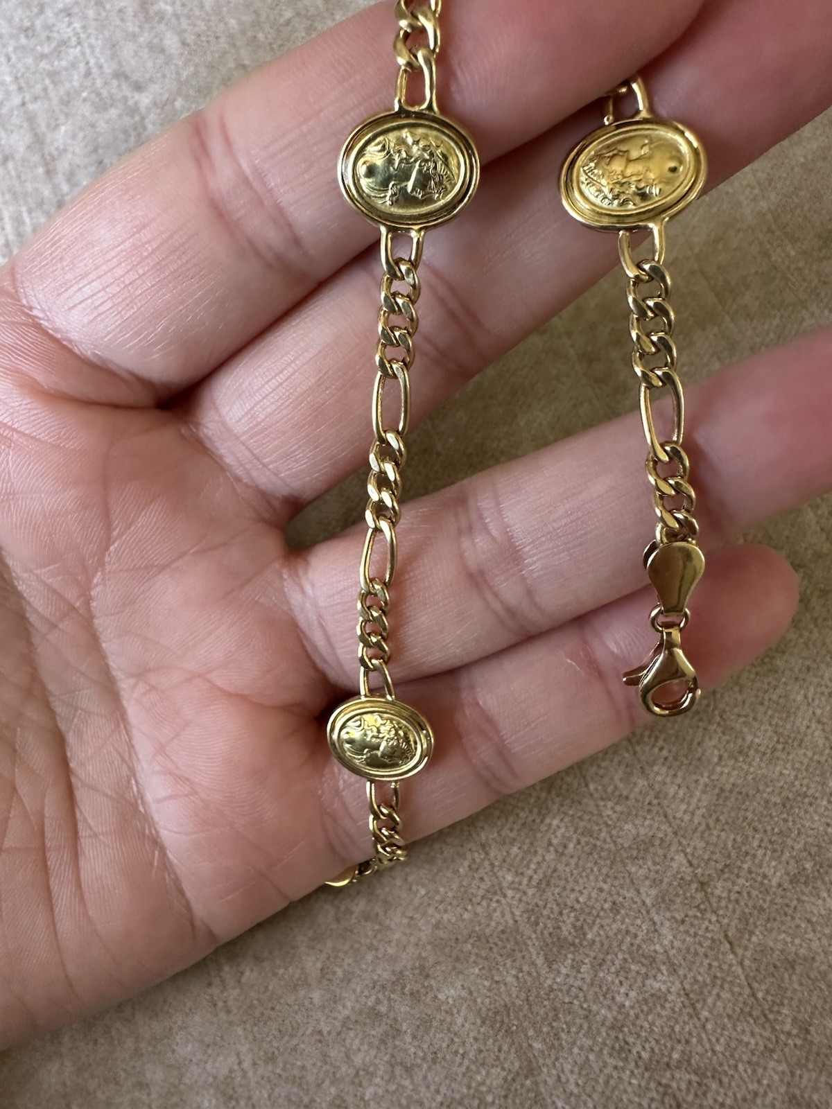 Vintage 18K Yellow Gold Italian Woman Cameo Figaro Chain Bracelet, 8 Inches