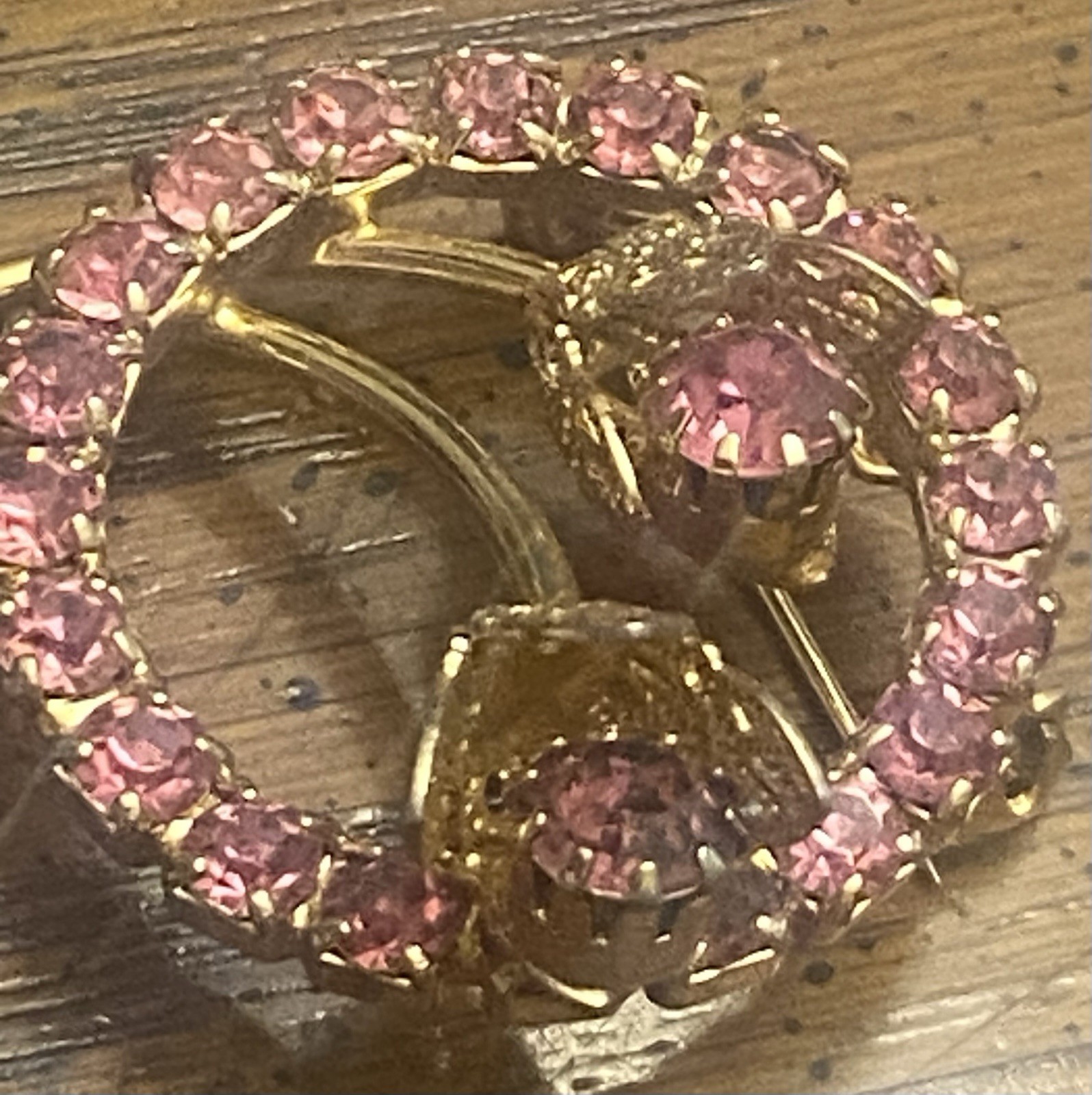 VTG Gold Tone Sparkling Round Pink Rose Brooch Pin with 20 Stones 1 1/4”
