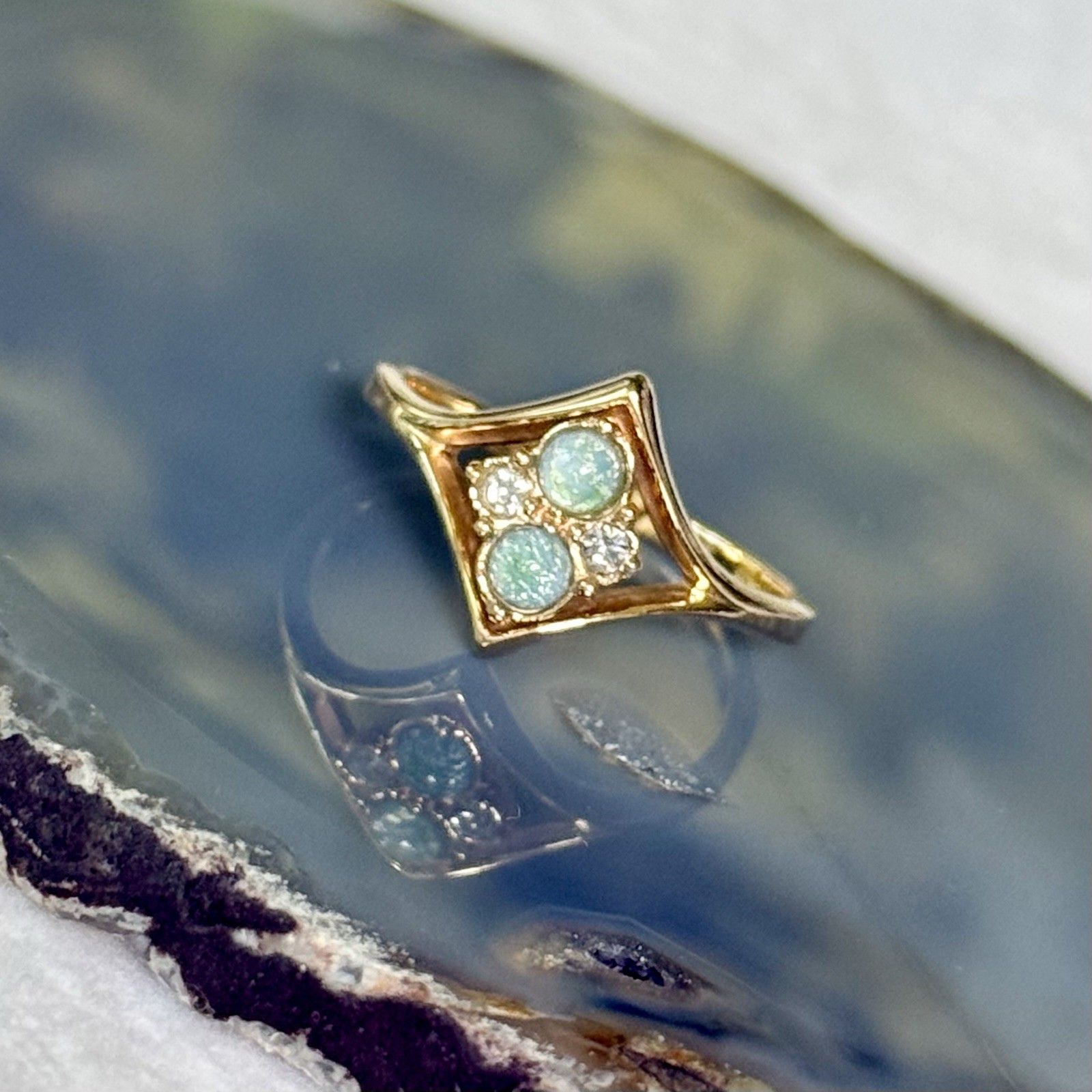 Vtg Avon Gold Tone 80’s Glowing Cabochon Sparkle Statement Ring LG Size 8.75 B