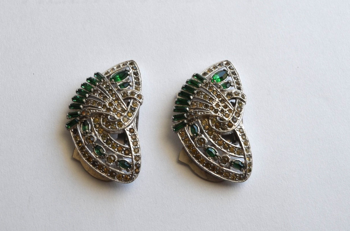 Beautiful Pair Of Art Deco Silver Tone Rhinestone Fur Dress Clip Emerald Green
