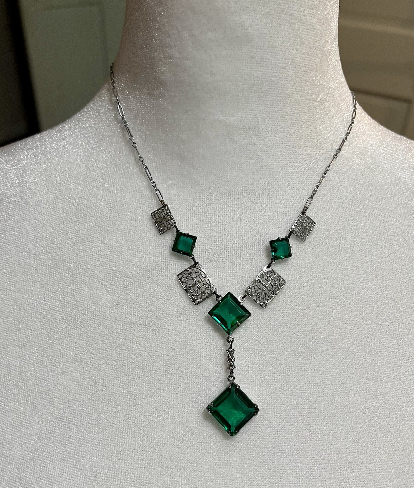Vintage Art Deco Y-Necklace Emerald Green Glass Stones Filigree 16″